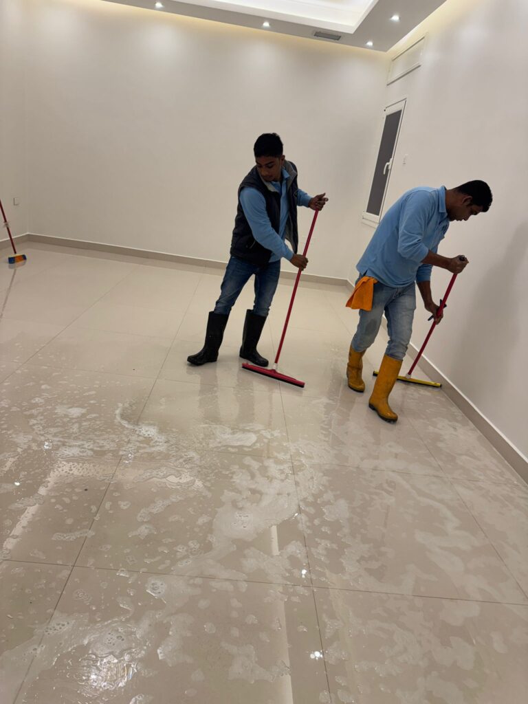 تنظيف الفلل والمنازل من الداخل: الأرضيات